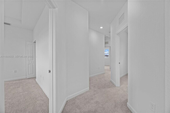 Building Photo - 2498 SE 25th Ct