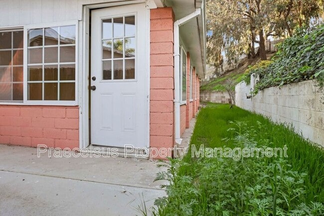 Building Photo - 1696 Shooting Star Ct