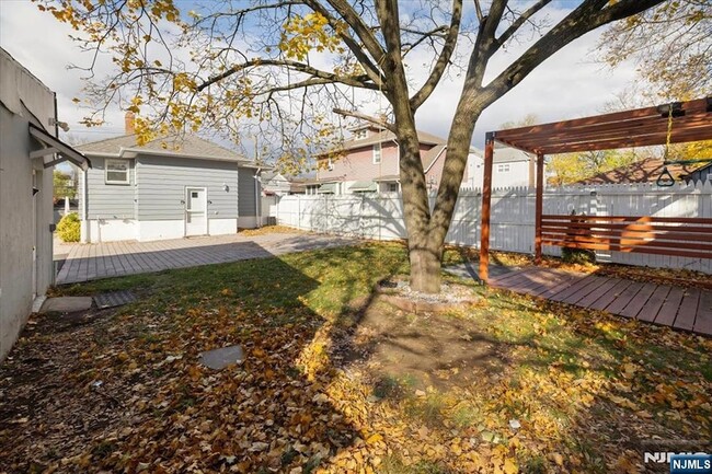 Building Photo - 79 Lincoln Ave