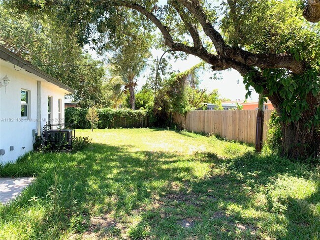 Building Photo - 4604 SW 31st Dr