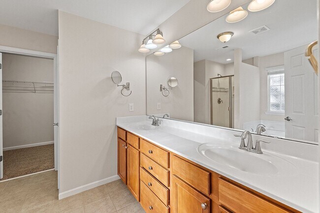 Building Photo - 3 Bed 2.5 Bath Home located in Heritage Hills, Wake Forest