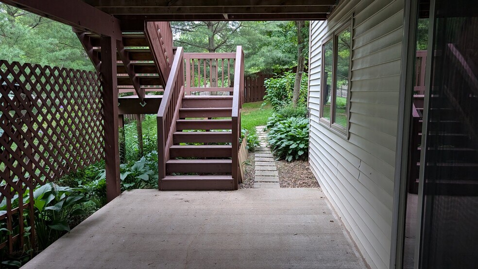 Patio - 2669 Kathleen Ln NE