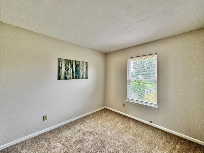 Building Photo - Completely Updated & Ready NOW! New Floori...