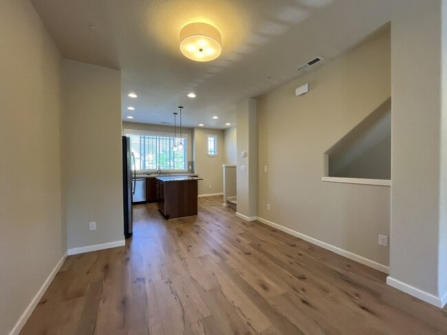 Building Photo - Spacious Bull Mountain Townhome Featuring Two Ensuite Bedrooms, Attached Garage & Modern Finishes &