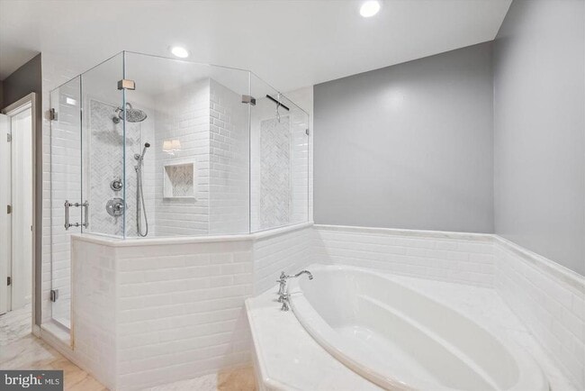 Building Photo - 12079 Kinsley Pl