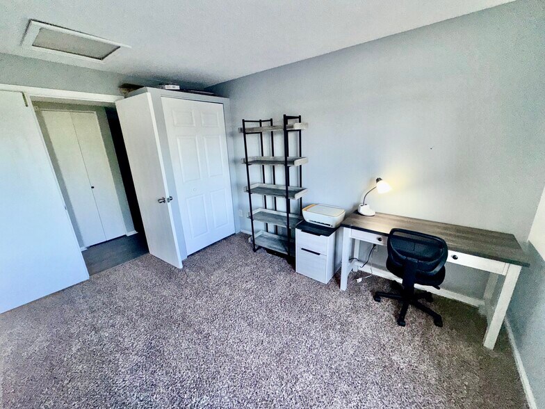 Building Photo - 15911 E Dakota Pl