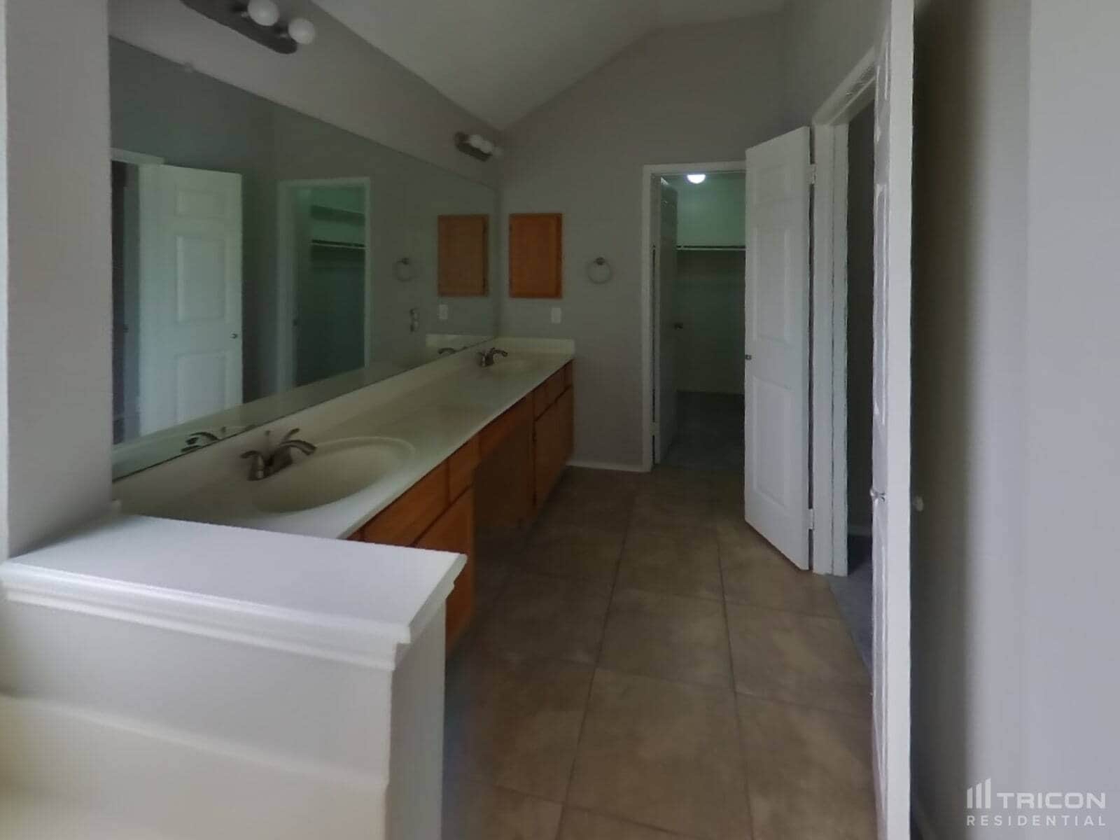 Building Photo - 1701 Pecan View Dr