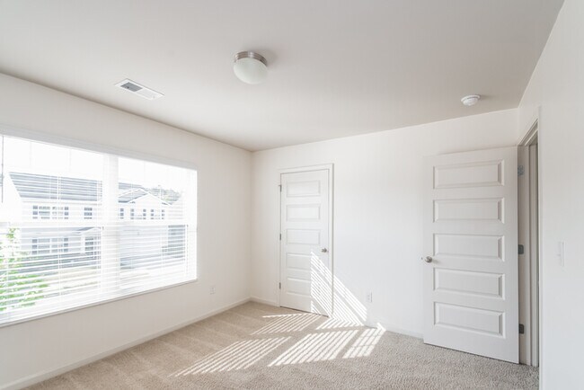 Building Photo - Spacious 5-Bedroom Home in Grovetown, GA