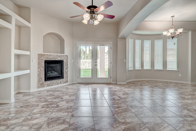 Building Photo - Eastside 3 Bedroom 2.5 Bath