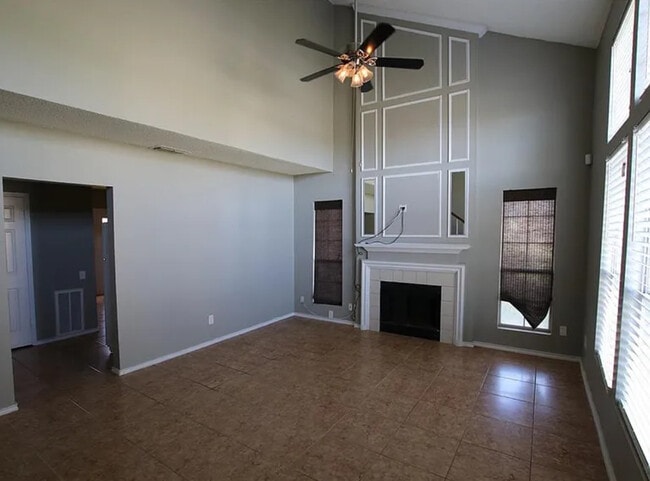Building Photo - 1618 Beach Ln