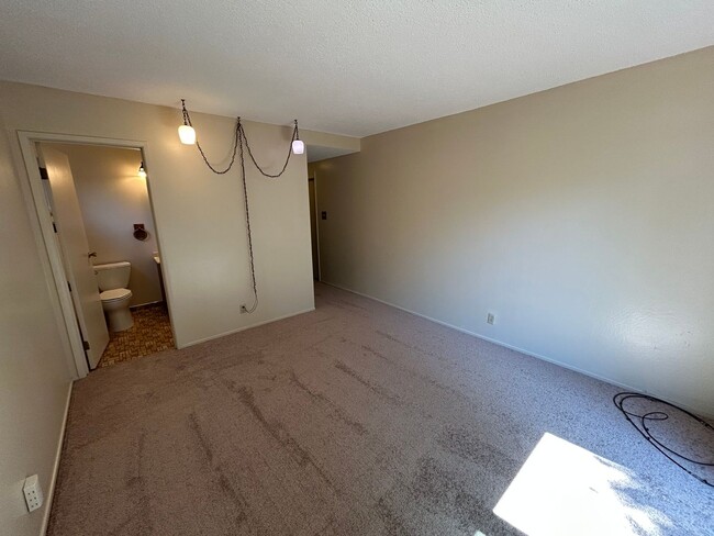 Building Photo - Nice Single Level Home with Attached Garag...