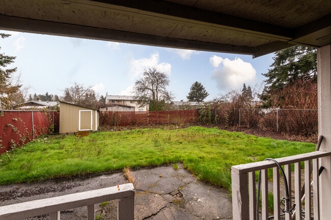 Building Photo - 938 E 65th St