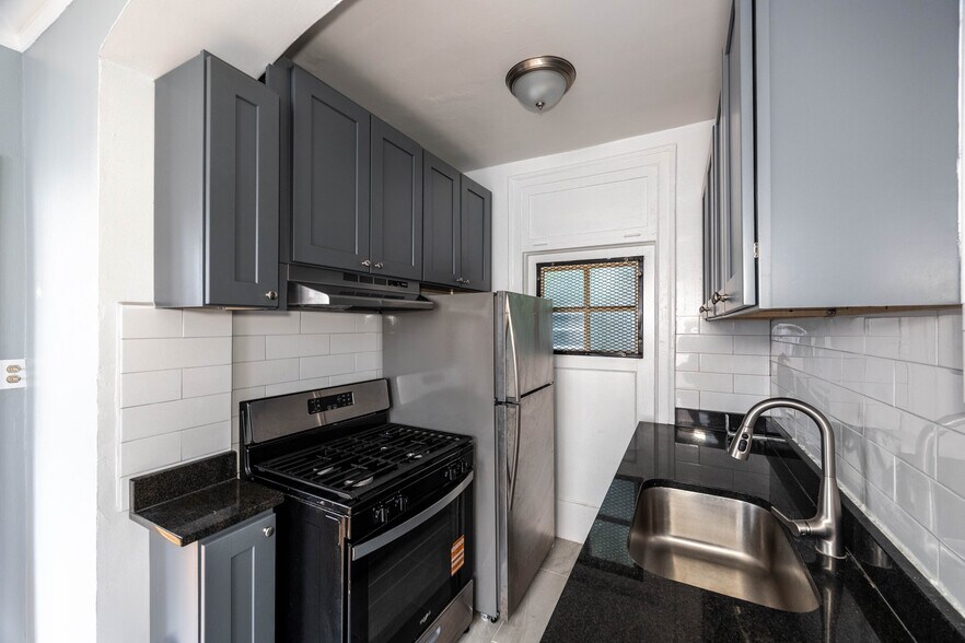 Building Photo - 1366 W Estes Ave