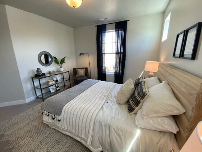 Building Photo - Lakefront at Vineyard Town Center Condo