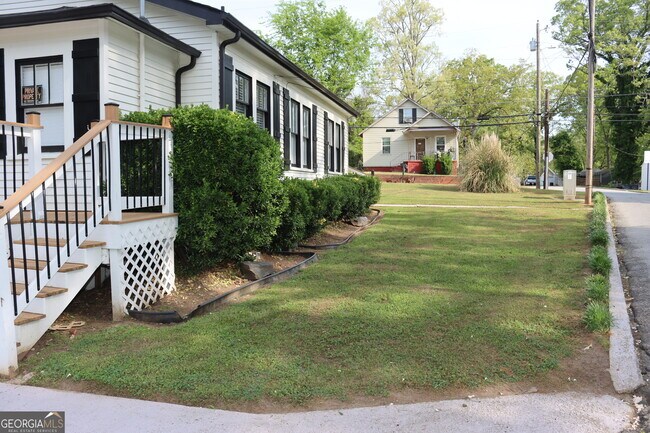 Building Photo - 518 North Ave