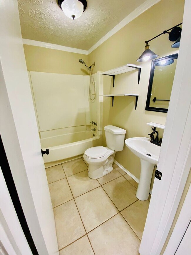 Building Photo - Private single family 3/2 in Keystone heights