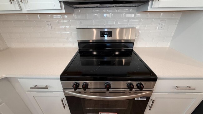 Building Photo - 2153 N Renn Ave