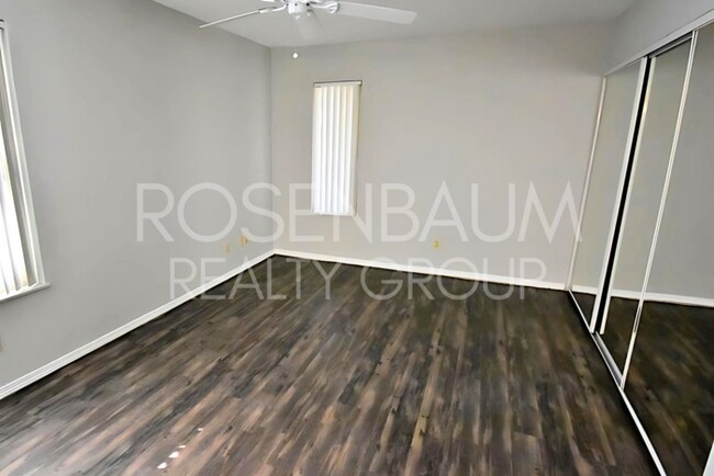 Building Photo - Beautiful 2-beds, 2-baths ground-level cor...