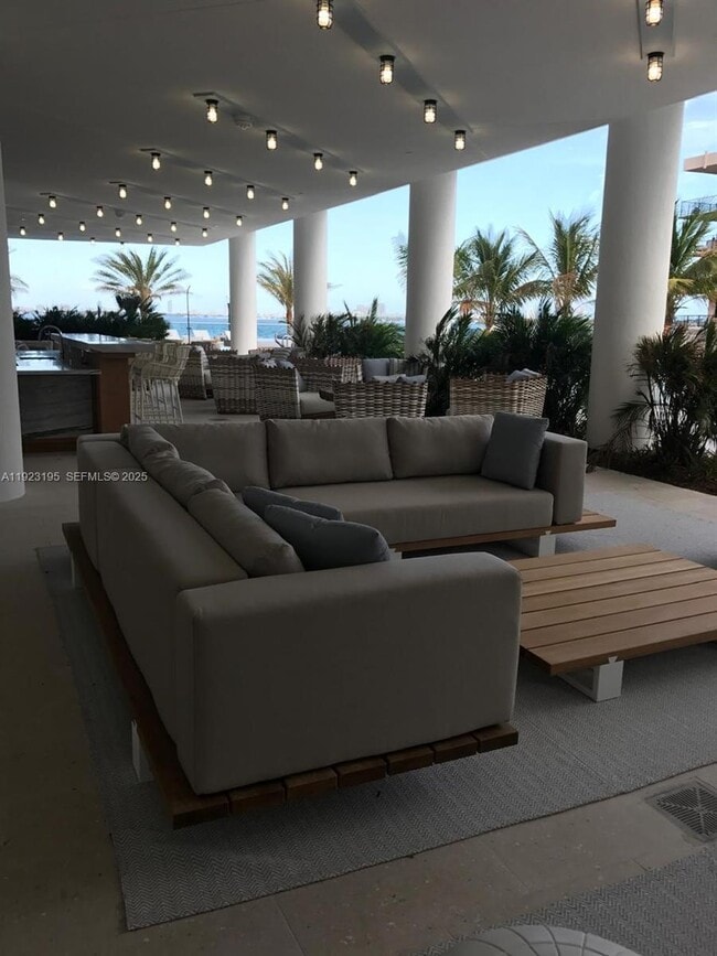 Building Photo - 2900 NE 7th Ave