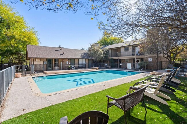 Building Photo - 5608 Cougar Dr
