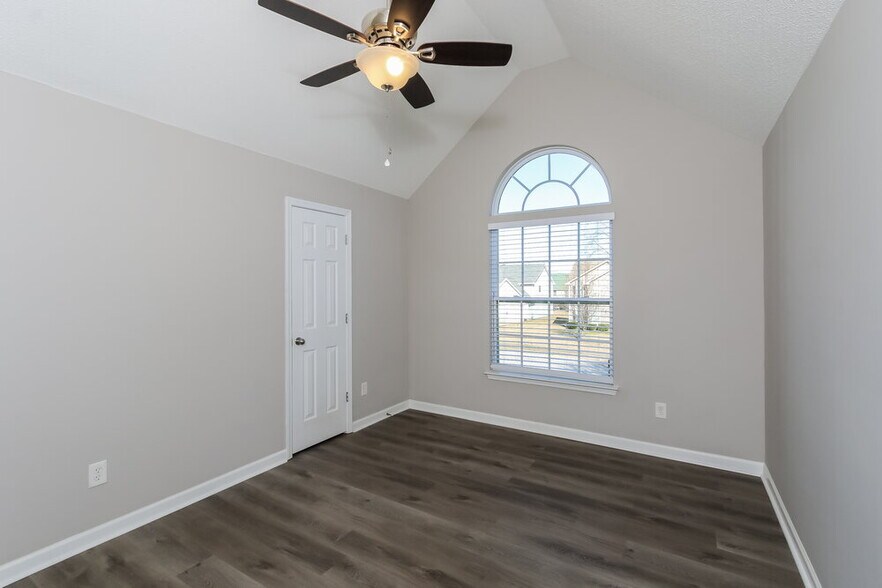 Building Photo - 335 Elma Marie Ct