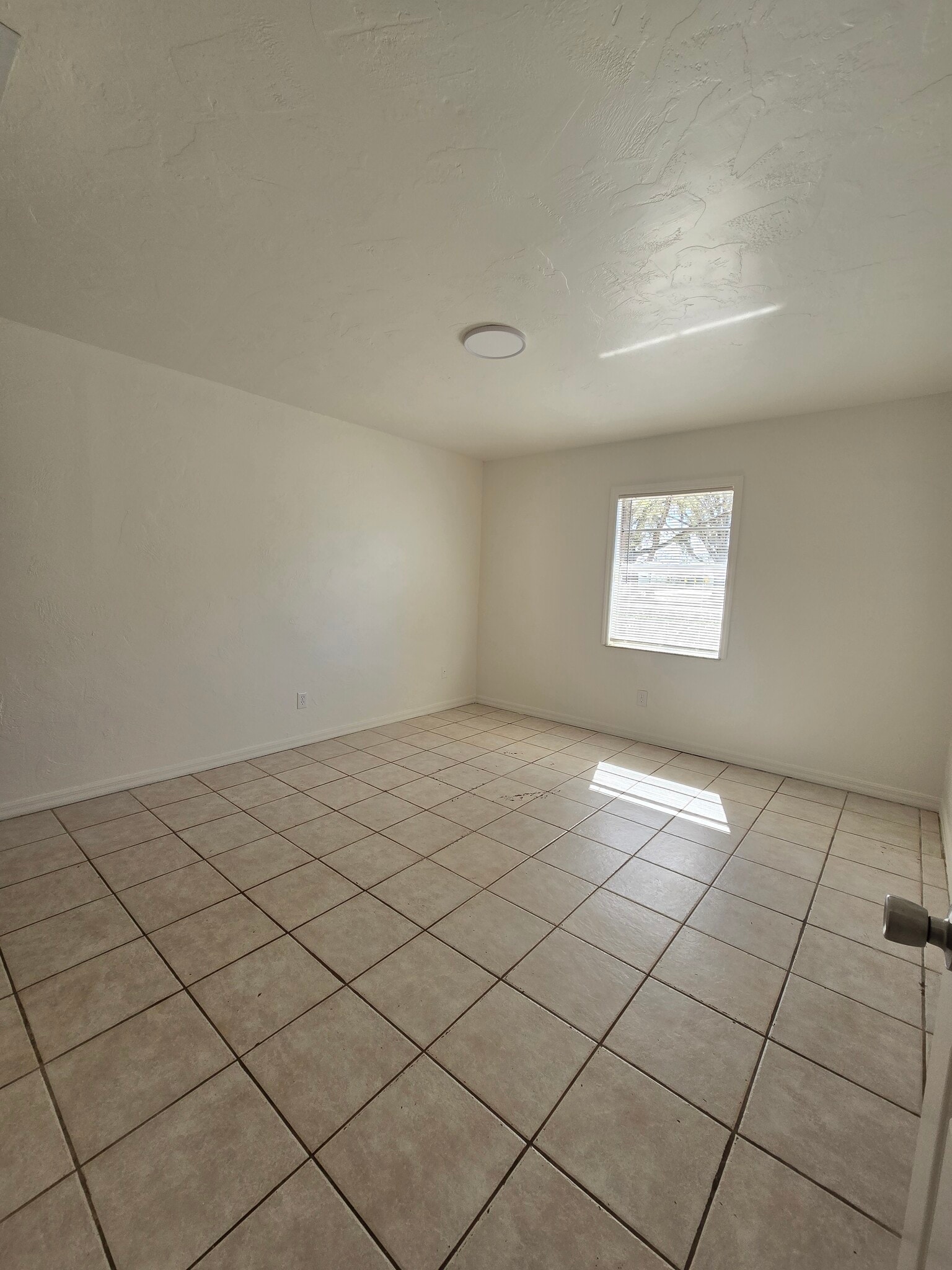 Building Photo - 7652 Chase Rd