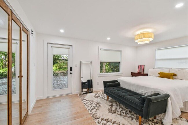 Building Photo - 145 24th Ave SE