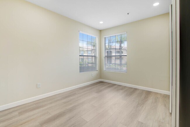 Building Photo - Coming Soon! 2 Bedroom 2 Bathroom condo in the beautiful Sonata @ Canyon Crest Community!