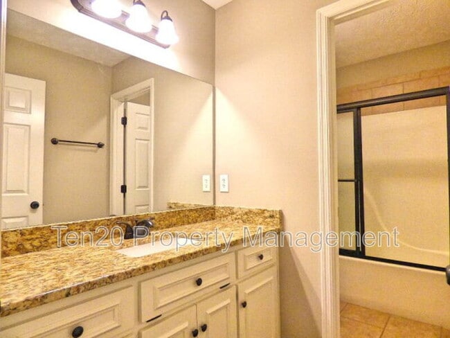 Building Photo - 2723 Summerfield Pl