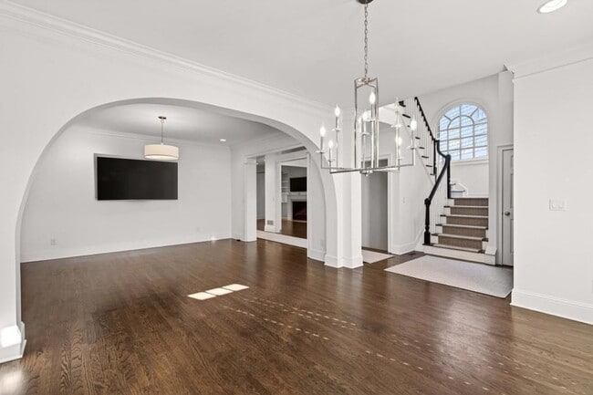 Building Photo - 16 Conifer Cir NE