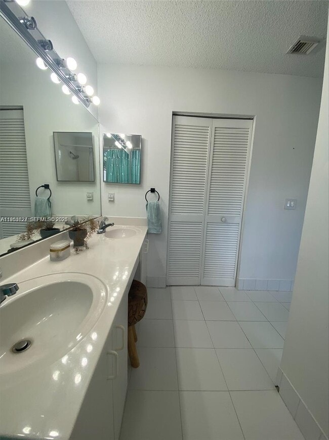 Building Photo - 6131 NW 43rd Ave