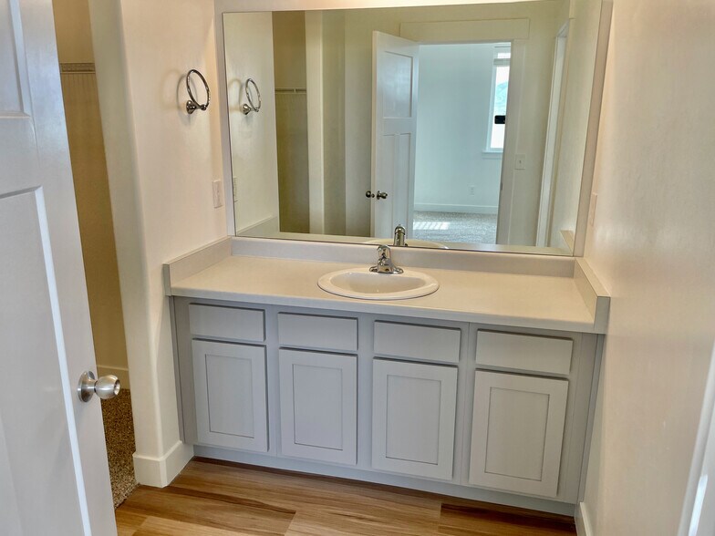 Building Photo - 641 N 380 W