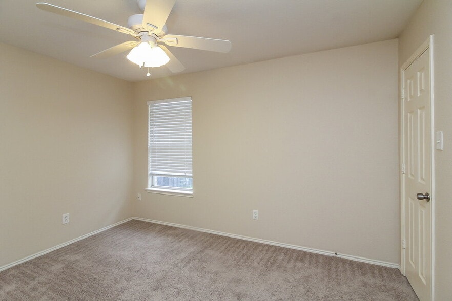 Building Photo - 2807 N Hampton Dr