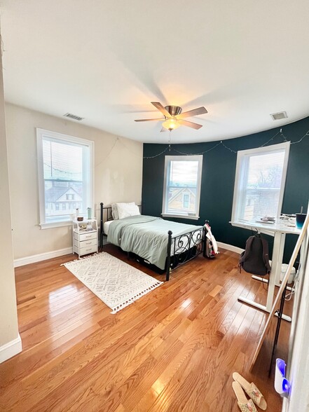 Building Photo - 61 Wait St