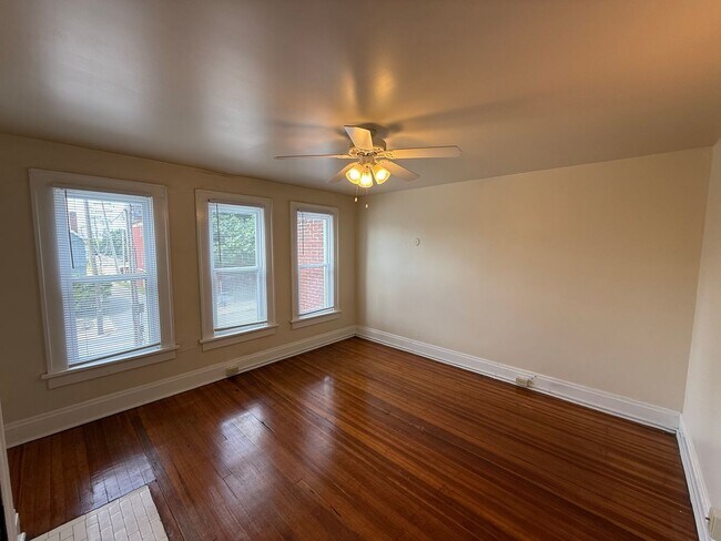 Building Photo - 2112-2120 Indianola Ave.