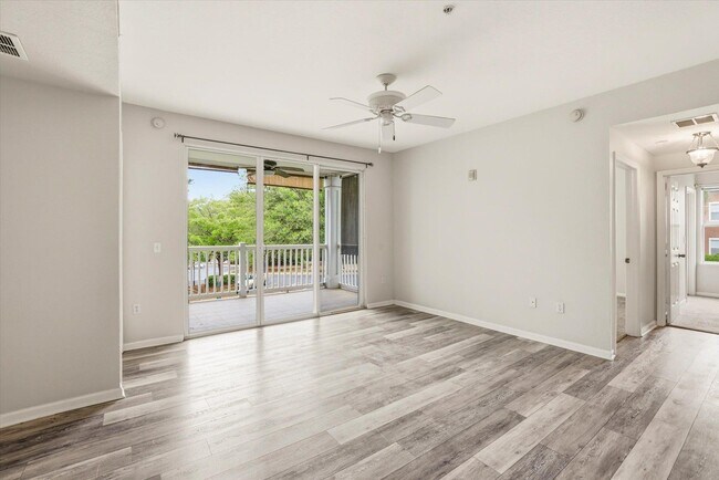 Building Photo - 2801 Chancellorsville Dr