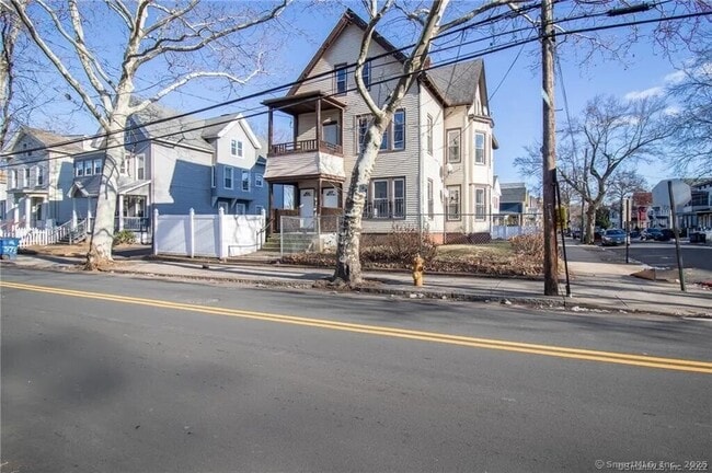 Building Photo - 565 Orchard St