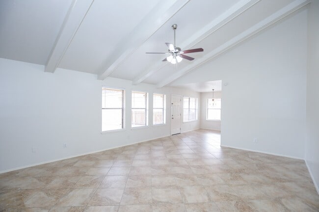 Building Photo - 3003 Planters St