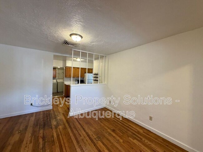 Building Photo - 313 Cornell Dr SE