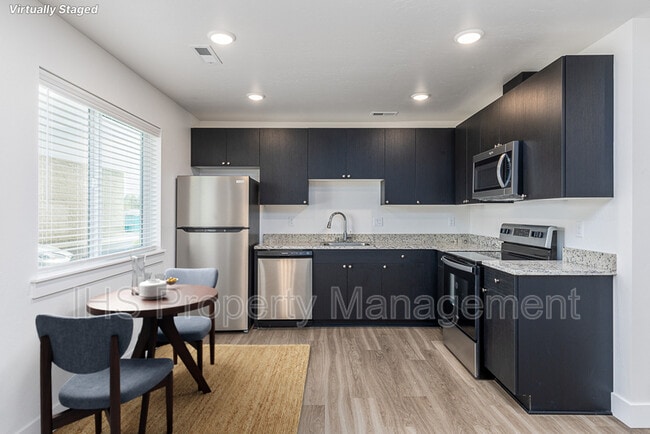 Primary Photo - 446 S 40th Ave