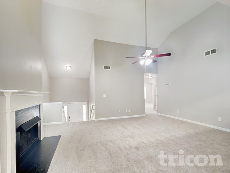 Building Photo - 240 Kings Cove