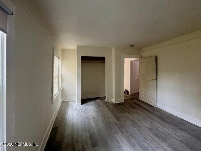 Building Photo - 5420 Leaming Ave