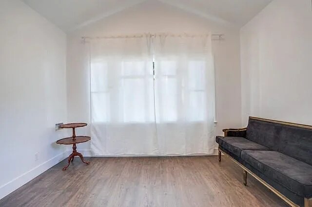 Building Photo - 356 W 15th St