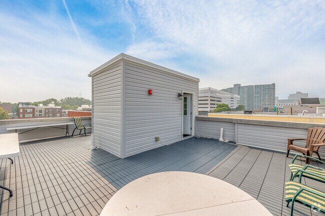 4BD, 3BA - 1,500SF - 327 N 40th St