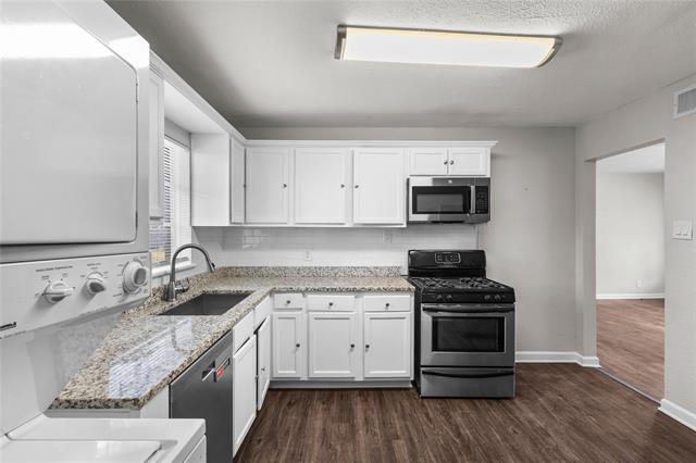 Building Photo - 10325 Fern Dr