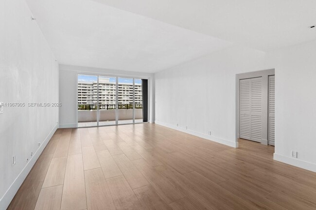 Building Photo - 251 Crandon Blvd