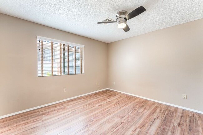 Building Photo - Single Story  2 bedroom and 2 bathroom Con...