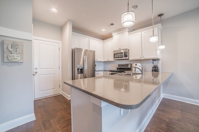 Building Photo - Coming Available! 3 Bedroom, 2.5 Bath Townhome!