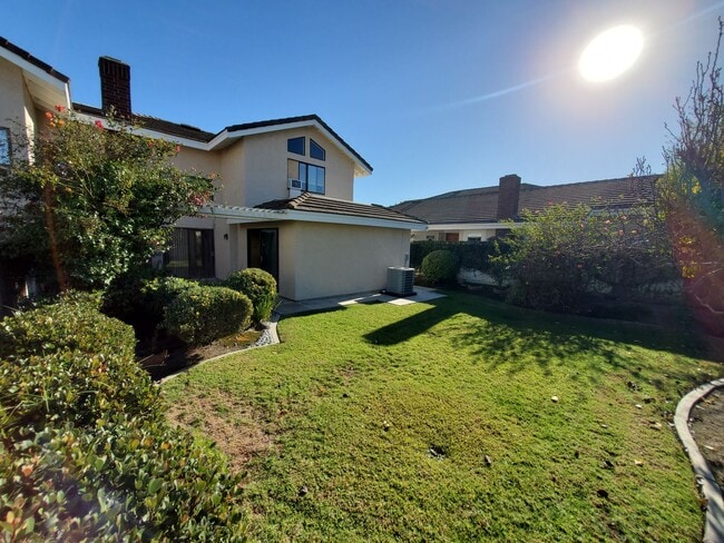 Building Photo - Beautiful Woodbridge/Lakeside Home for Lease!