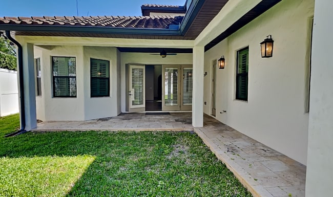 Building Photo - 1240 Poinsettia Ave